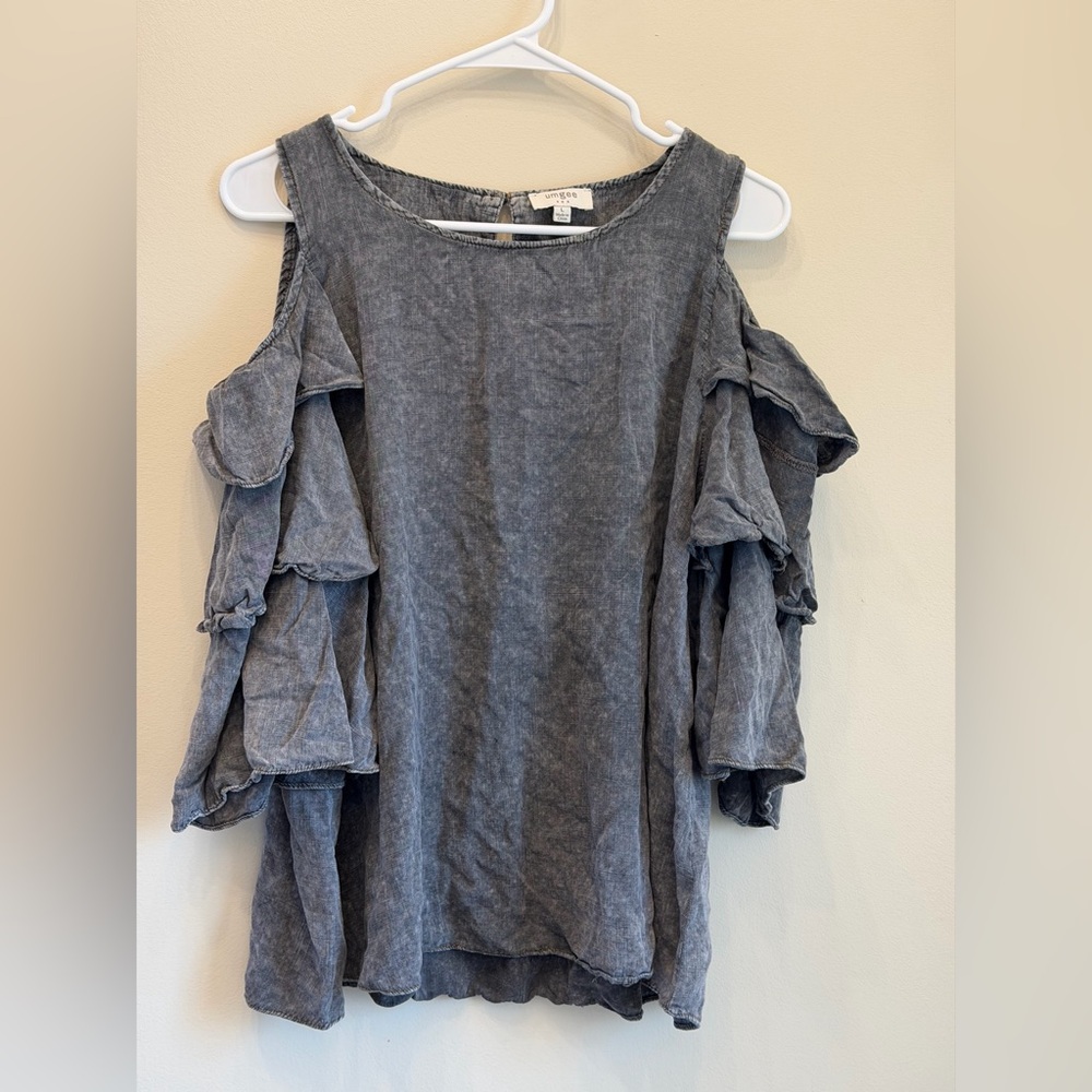 UMGEE Cold Shoulder Blouse LIKE NEW Grey ruffle sleeve LARGE